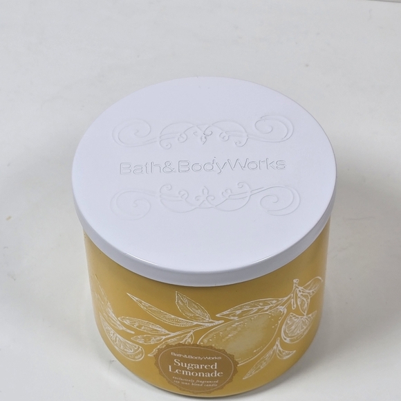 Bath & Body Works Sugared Lemonade 3 Wick Candle Nwt - Picture 3 of 4